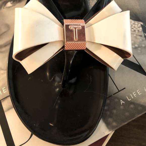 Flip-Flops - Picture 3 of 4